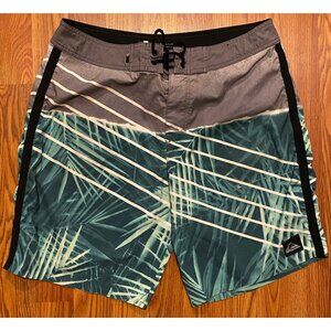 Quiksilver Leaf Colorblock AOP Swim Trunk Hybrid Mens 32 8" Board Short